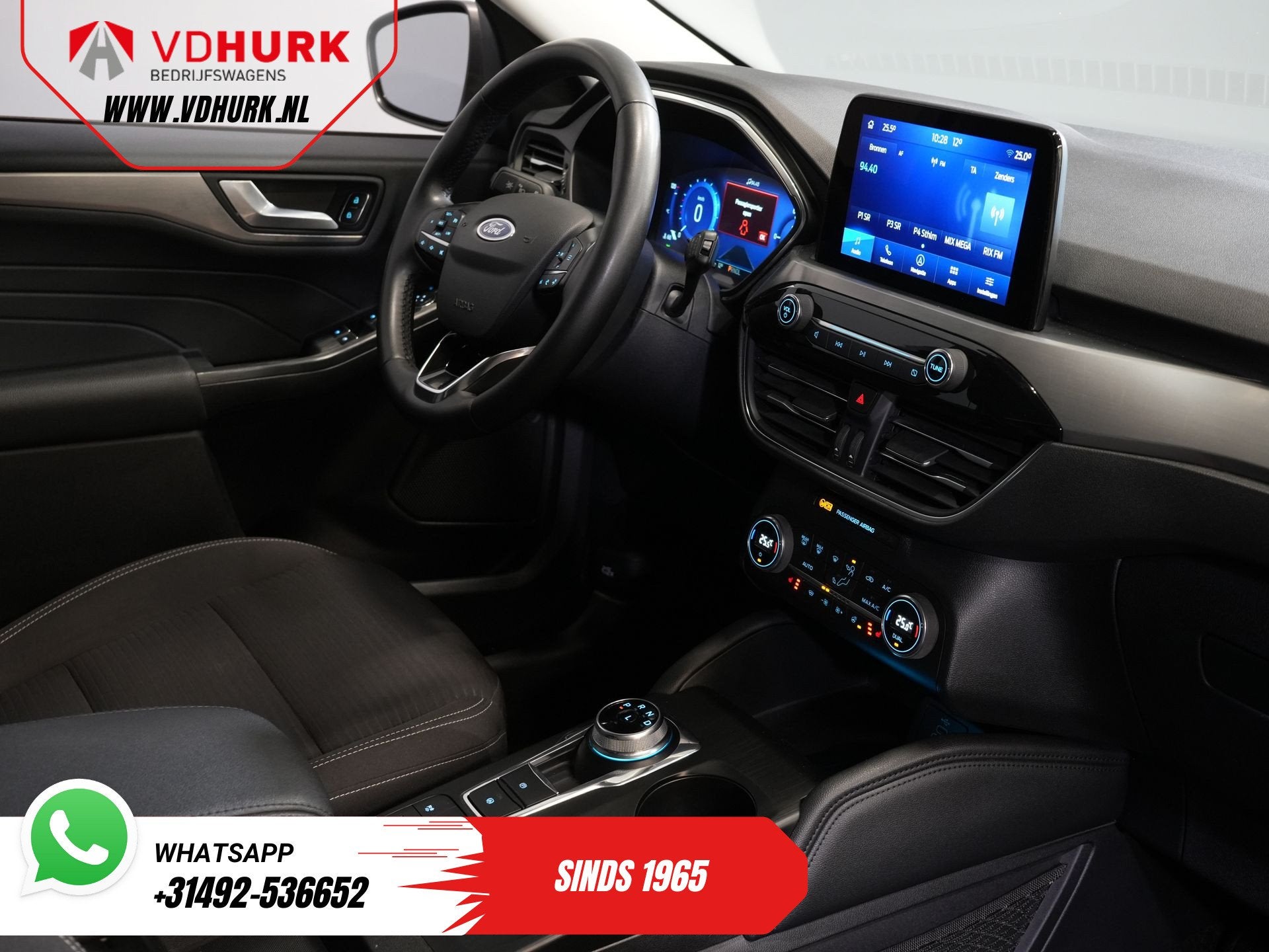 Ford Kuga 2.5 PHEV 225 pk Titanium Stoelverw/ Stuurverw/ Nav, Auto's, Ford, Stof, Gebruikt, 4 cilinders, Wit