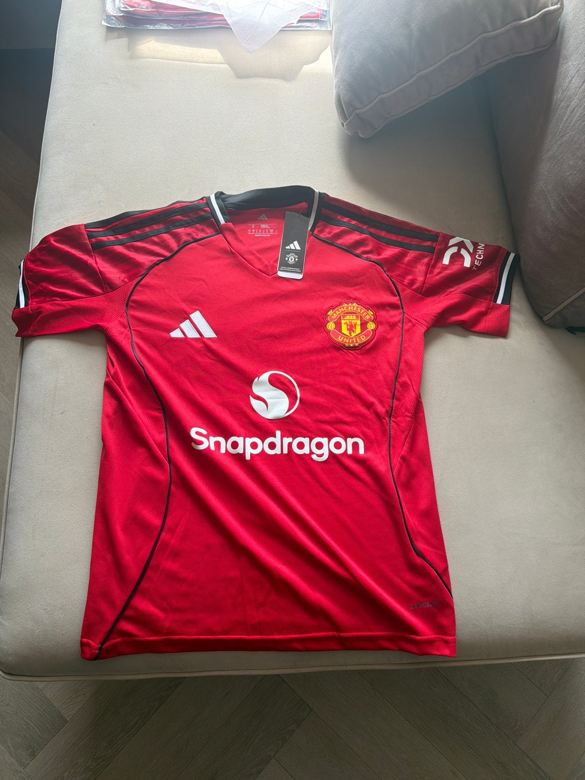 Manchester United Thuisshirt - Nieuw met labels, Maat 48/50 (M), Nieuw, Ophalen of Verzenden, Voetbal