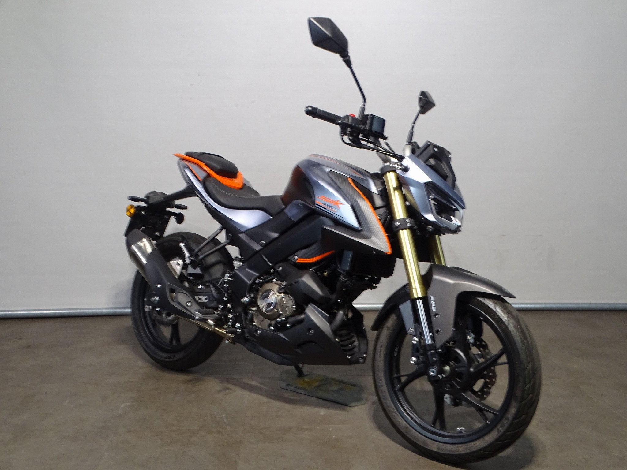 QJMOTOR SRK 125 S, 11 kW of minder, QJMOTOR, Naked bike, Gebruikt