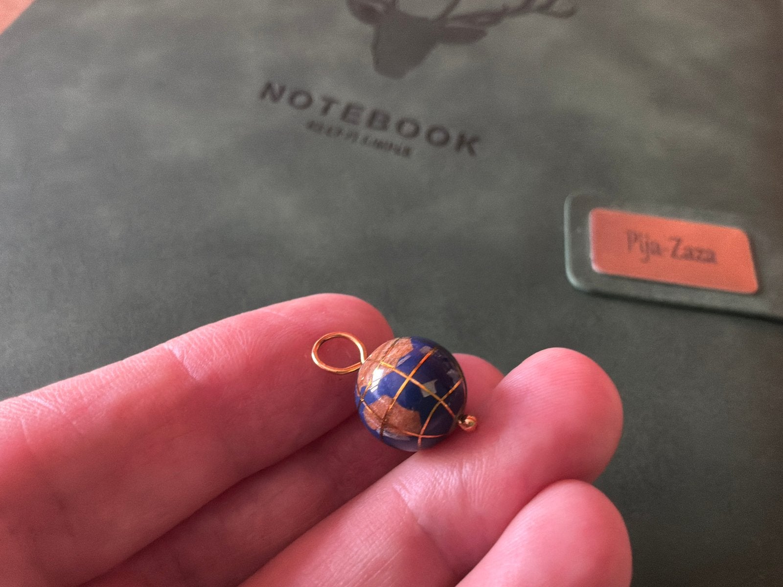 Prachtige vintage gouden wereldbol ketting Kettinghanger, Sieraden, Tassen en Uiterlijk, Verzenden, Zo goed als nieuw, Goud, Goud