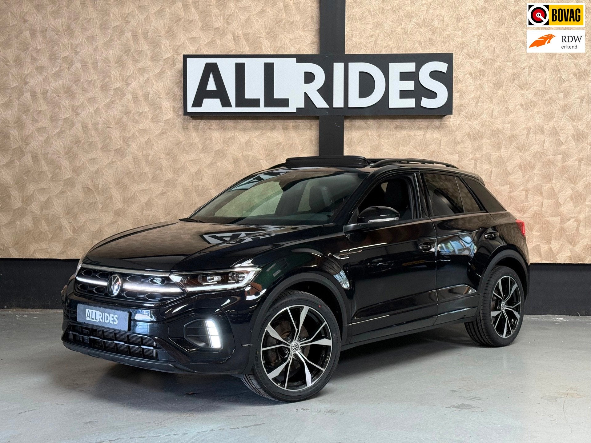Volkswagen T-ROC 1.5 TSI R-Line Edition Facelift | Led | Cam, Dealer onderhouden, Stof, 1498 cc, 4 cilinders