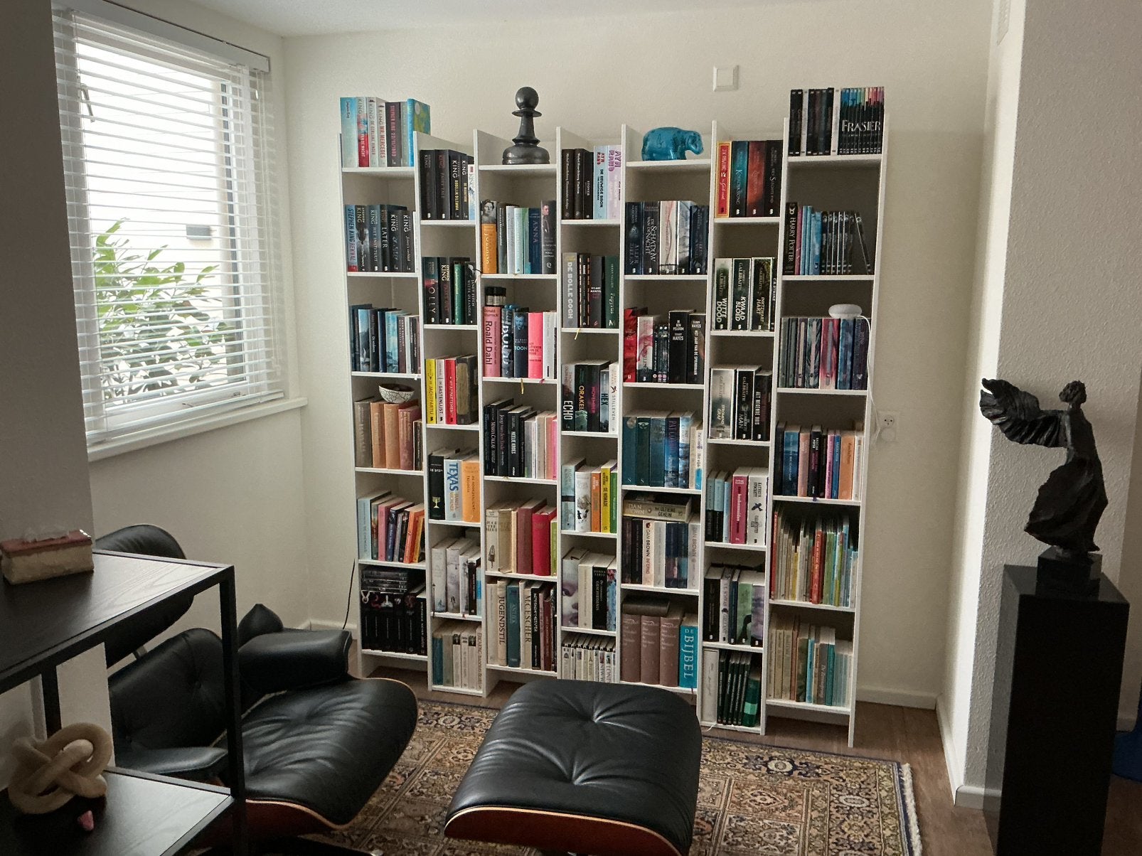 Vakkenkast / boekenkast van Woood. Wit. Massief hout