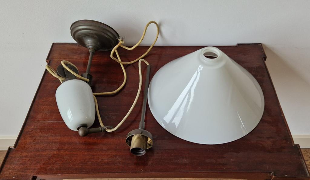 Antieke hanglamp verstelbaar met contragewicht en katrol, Ophalen