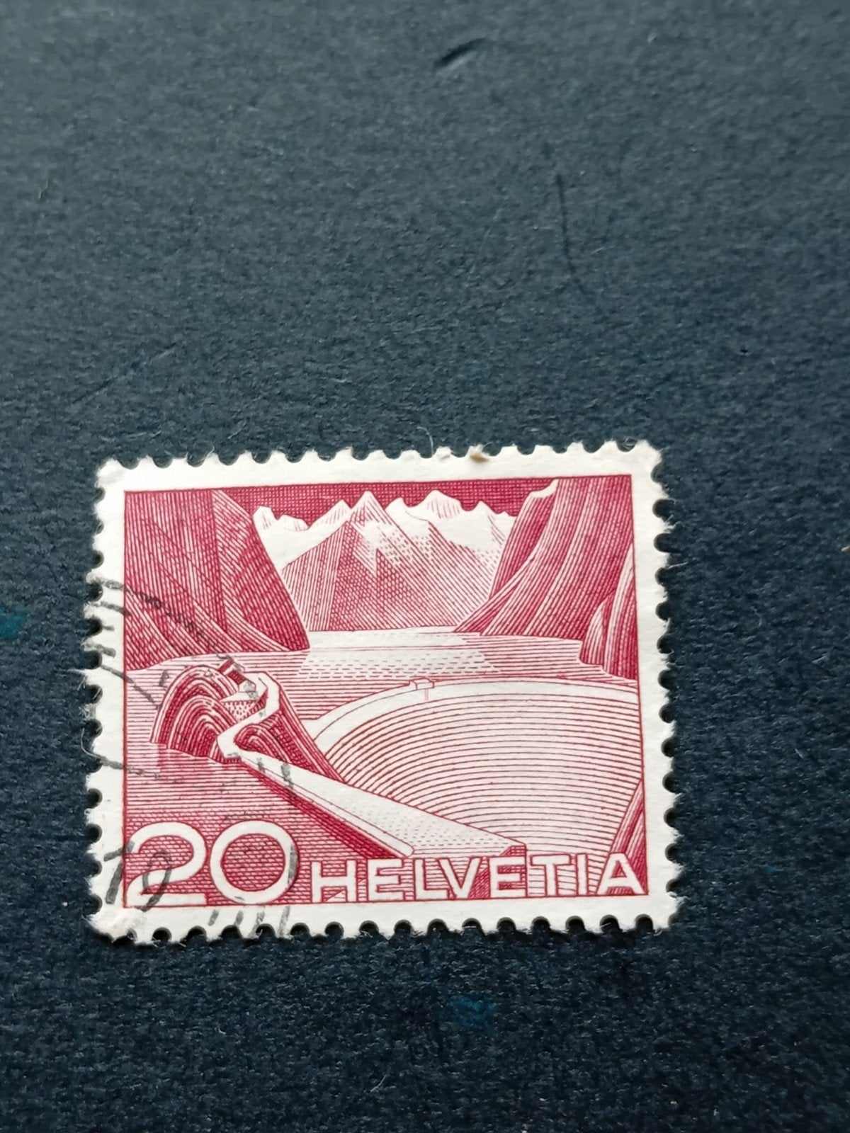 Zeldzame Zwitserse postzegel '20 Helvetia' met berglandschap, Ophalen of Verzenden