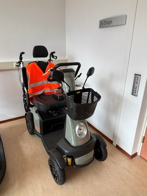 Extra geveerde 4 wiel scootmobiel - Mooie kleur - Nieuwstaat, Excel, Ophalen of Verzenden, Zo goed als nieuw, 16 km/u of meer