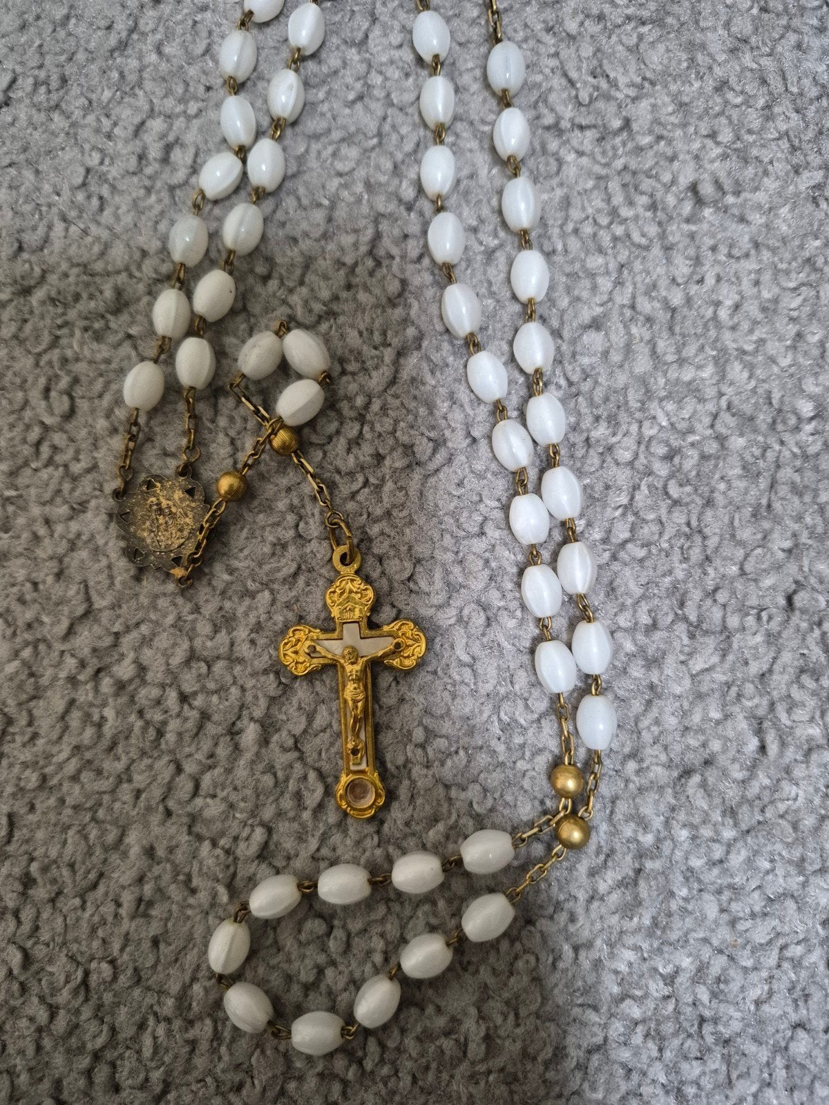 Vintage Rozenkrans met Witte Kralen en Gouden Kruis, Ophalen of Verzenden
