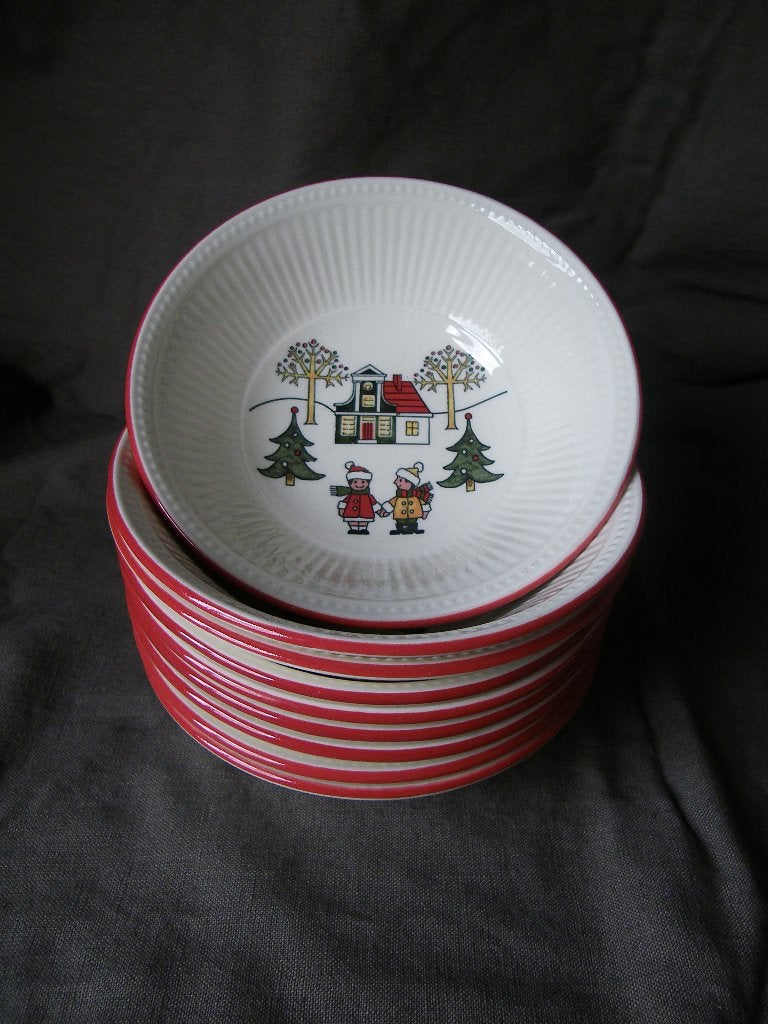 Wedgwood WINDSOR KERST  Compote schaaltjes  Ø 15 cm puntgaaf, Huis en Inrichting, Ophalen of Verzenden, Schaal of Schalen, Zo goed als nieuw