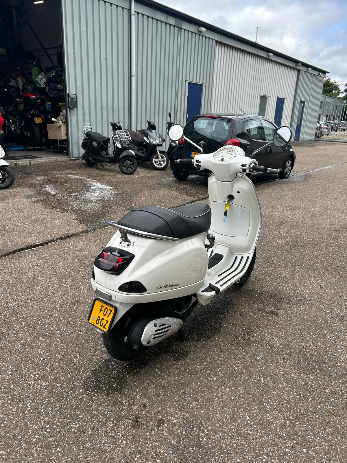 Vespa LX50 4T4V 2012  Grote beurt, nieuwe accu, incl. sloten, Fietsen en Brommers, Ophalen, Gebruikt, Overige modellen, Maximaal 45 km/u