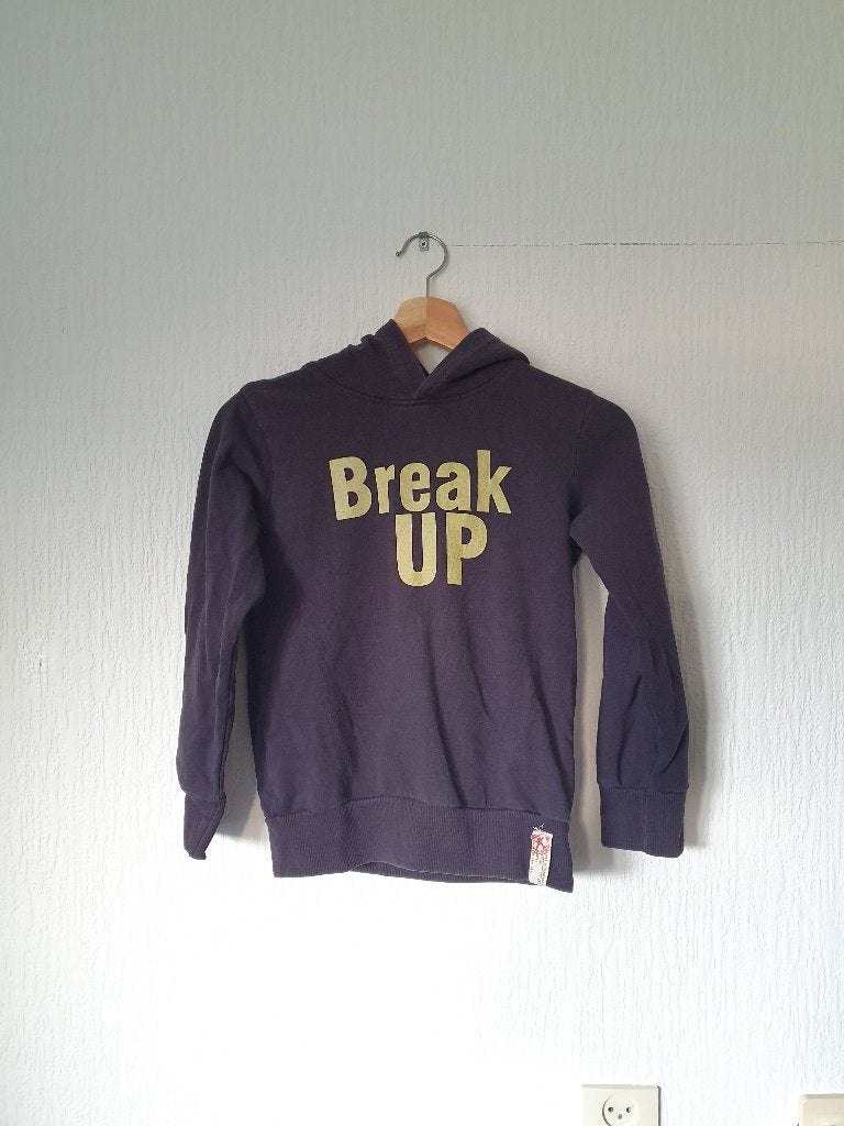 Zara zwarte hoodie met tekst maat 128, Kinderen en Baby's, Kinderkleding | Maat 128, Verzenden, Trui of Vest, Nieuw, Zara