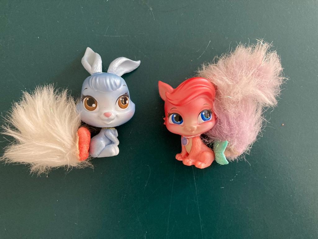 Disney prinses knuffel dier konijn en poesje in nette staat!, Ophalen of Verzenden, Overige figuren, Zo goed als nieuw, Beeldje of Figuurtje