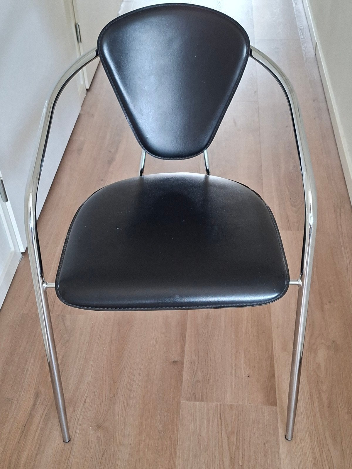 Twee leren stoelen., Ophalen, Twee