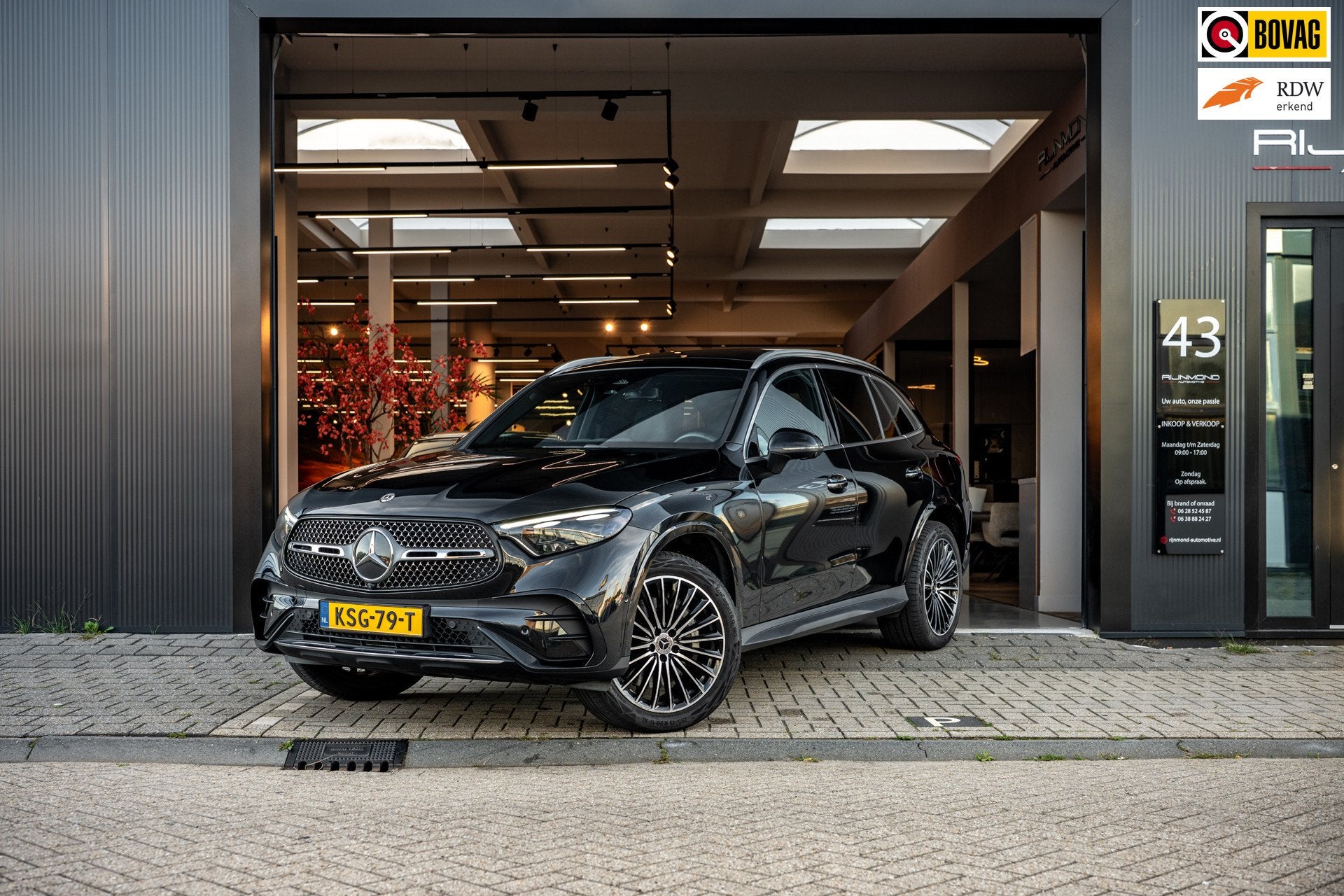 Mercedes-Benz GLC-klasse 400e 4MATIC AMG |Luchtvering|Pano|B, Auto's, Automaat, Gebruikt, 2255 kg, Zwart