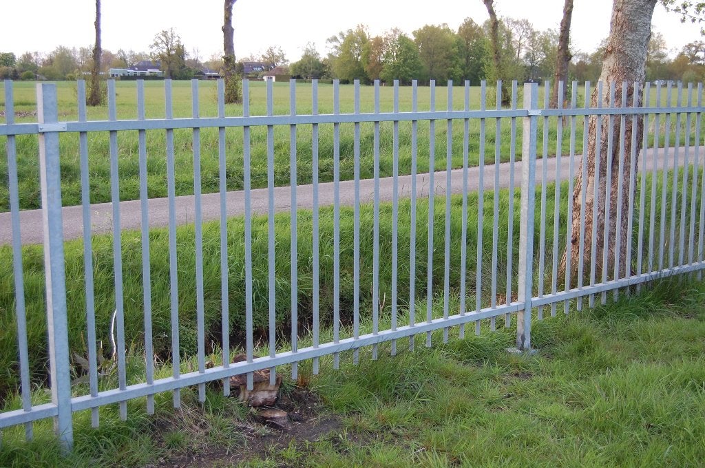 B&G spijlenhekwerk ca 290 meter zo goed als nieuw, Ophalen, Gebruikt, IJzer, Spijlenhekwerk