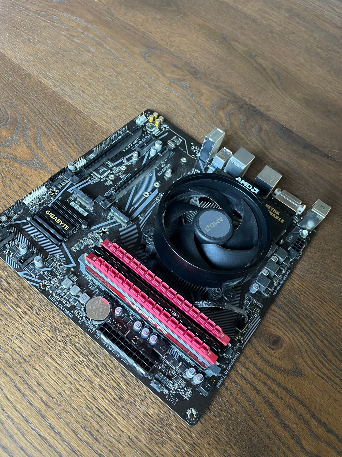 AMD Ryzen 5 5600X + Gigabyte B550M DS3H + 32 GB DDR4 RAM, Ophalen, Zo goed als nieuw, AMD, DDR4