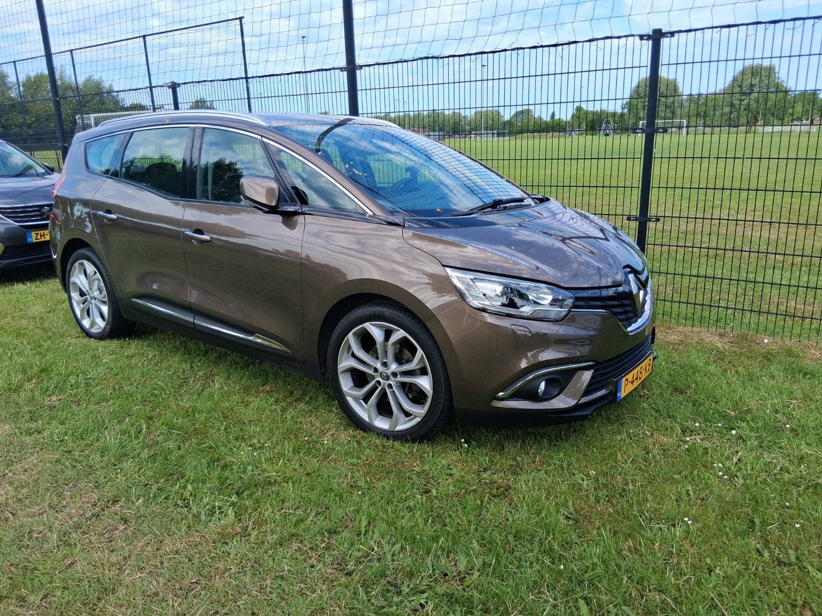 Renault Grand Scenic 1.2 Energy TCe 115pk 7pl. 2017 Bruin, Auto's, Renault, Voorwielaandrijving, 4 cilinders, 7 stoelen, 75 €/maand
