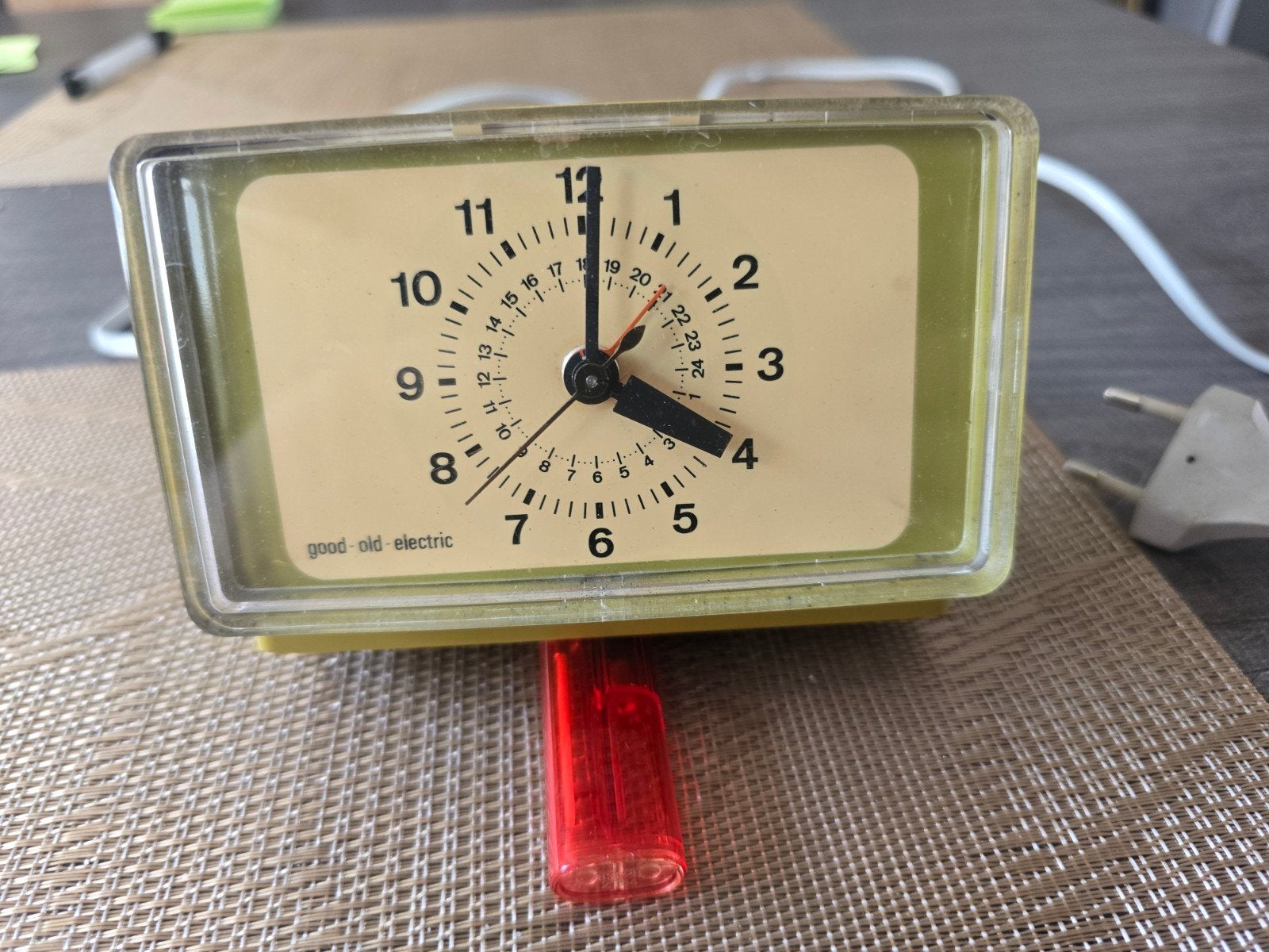 Vintage "good-old-electric" wekker - Made in Germany, Ophalen of Verzenden