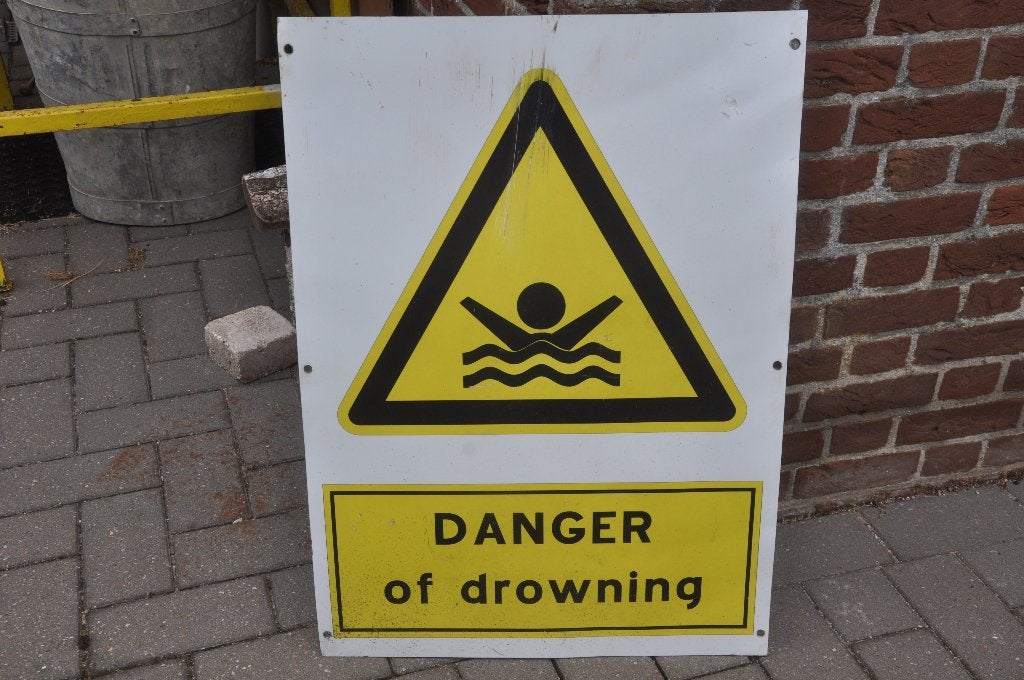 bord danger of drowning, Ophalen