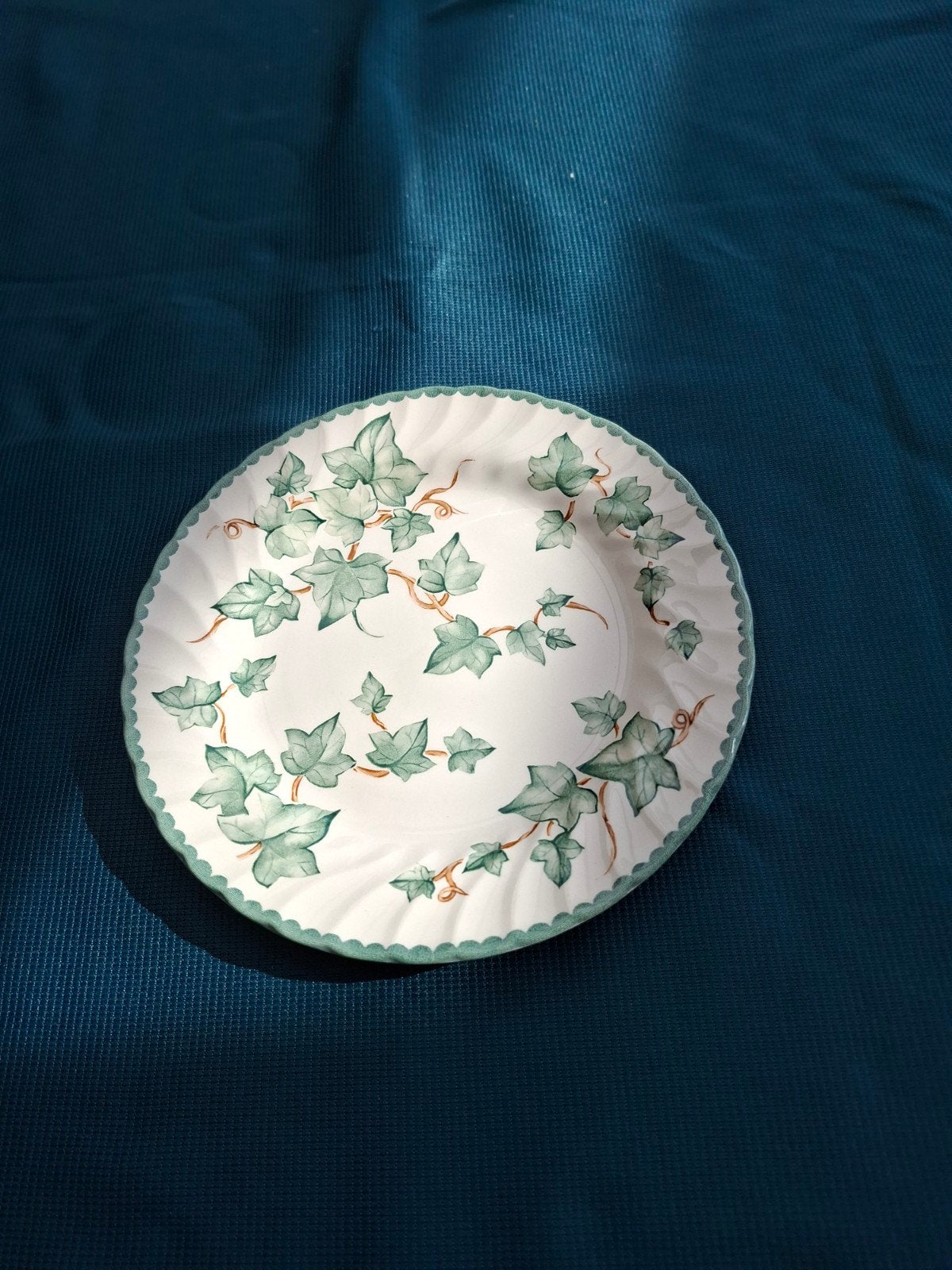 Barratts Ivy Bladeren Bord- Vintage Servies, Overige merken, Keramiek, Vintage, Ophalen of Verzenden