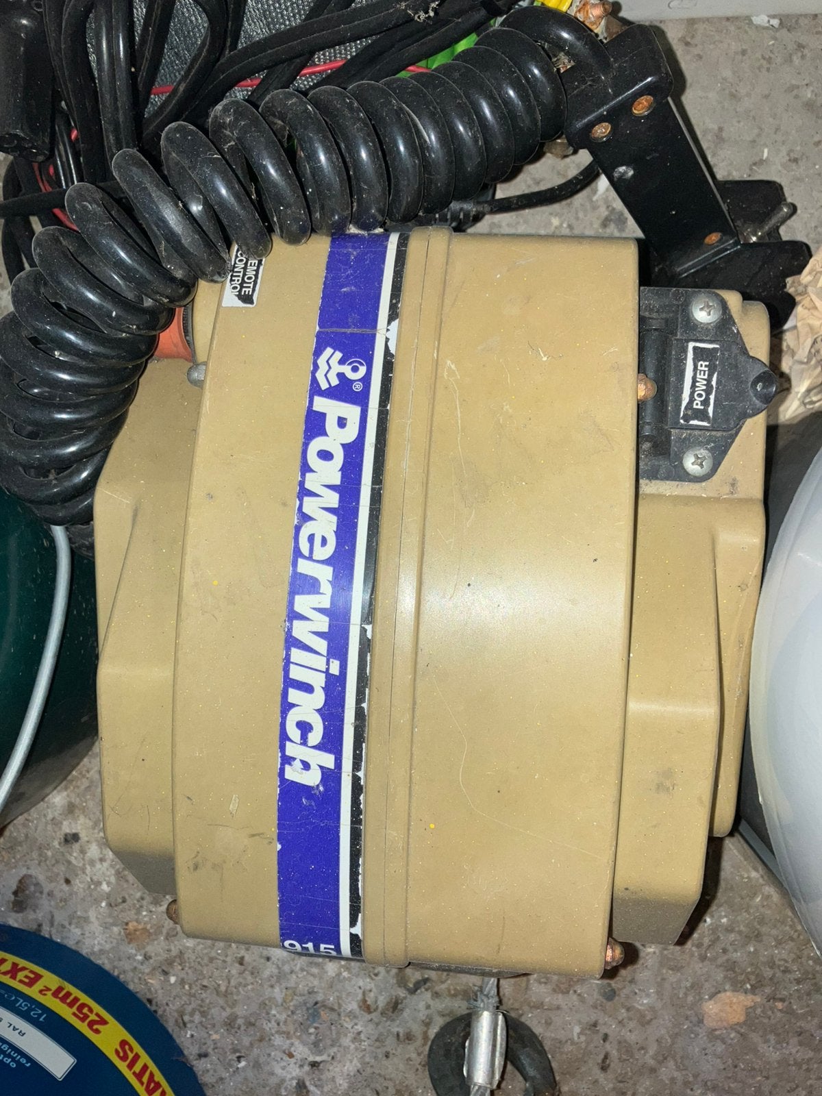 Powerwinch 915 met staaldraad en afstandbediening, Ophalen, Gebruikt, Elektrisch