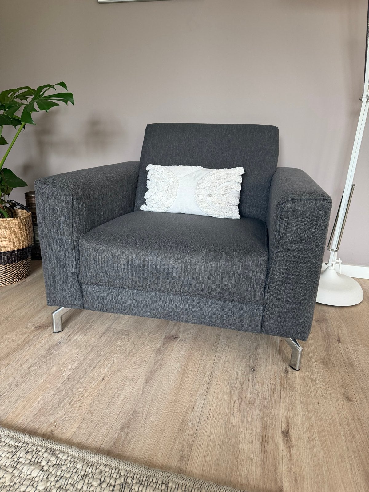 Comfortabele fauteuil met chromen poten - Antraciet, Ophalen, Gebruikt, Metaal, 75 tot 100 cm
