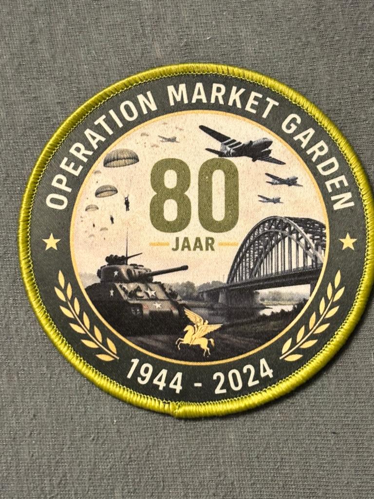 80 jaar operation market garden embleem, Verzenden, Landmacht, Nederland, Embleem of Badge