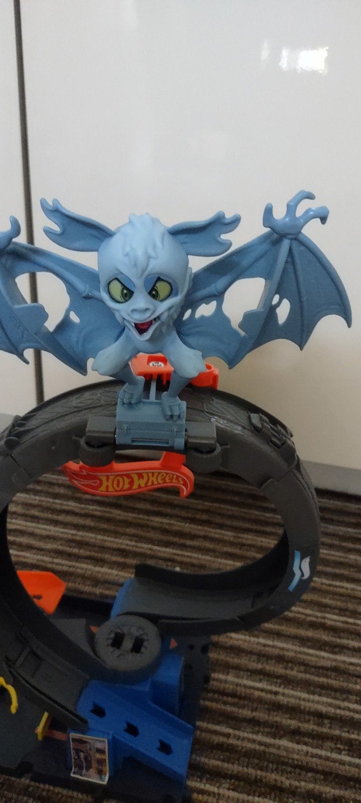 Hot Wheels vleermuis aanval met auto, Kinderen en Baby's, Speelgoed | Racebanen, Ophalen of Verzenden, Zo goed als nieuw, Handmatig