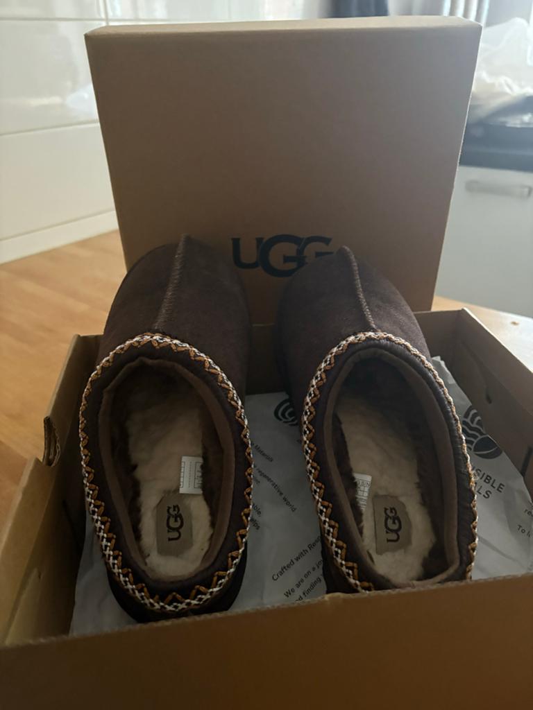 Nieuwe Uggs pantoffels maat 38 - een keer gedragen, Ophalen of Verzenden, Zo goed als nieuw, Bruin, Pantoffels of Sloffen