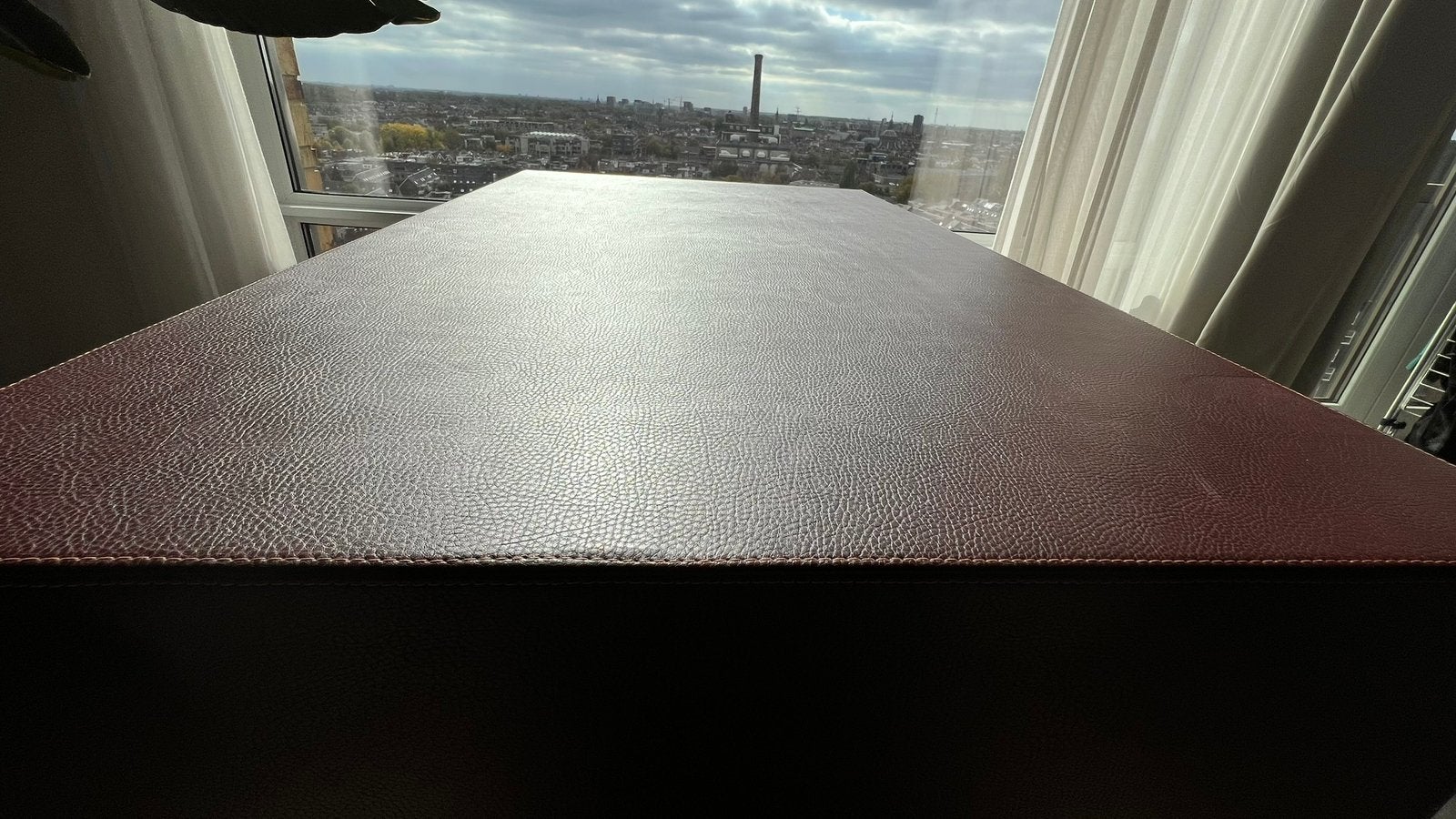 Leren bartafel costum-made met RVS afwerking, Overige materialen, 100 tot 150 cm, Zo goed als nieuw, Vier personen