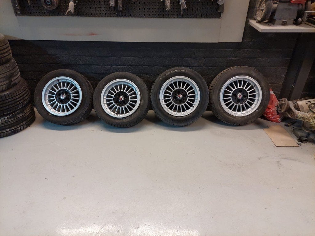 Banden bmw alpine bmw E10, Auto-onderdelen, Banden en Velgen, Ophalen, Gebruikt, Zomerbanden, Banden en Velgen