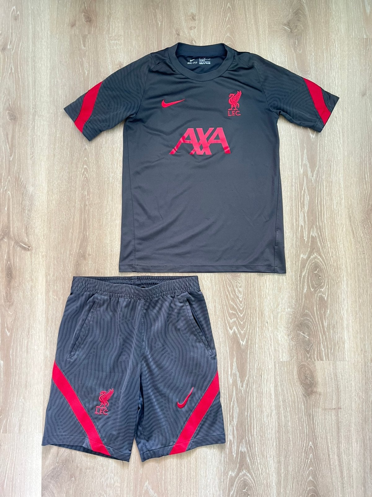 Liverpool trainingsset Nike 20/21 Maat 147-158, Jongen of Meisje, Sport- of Zwemkleding, Ophalen of Verzenden, Zo goed als nieuw