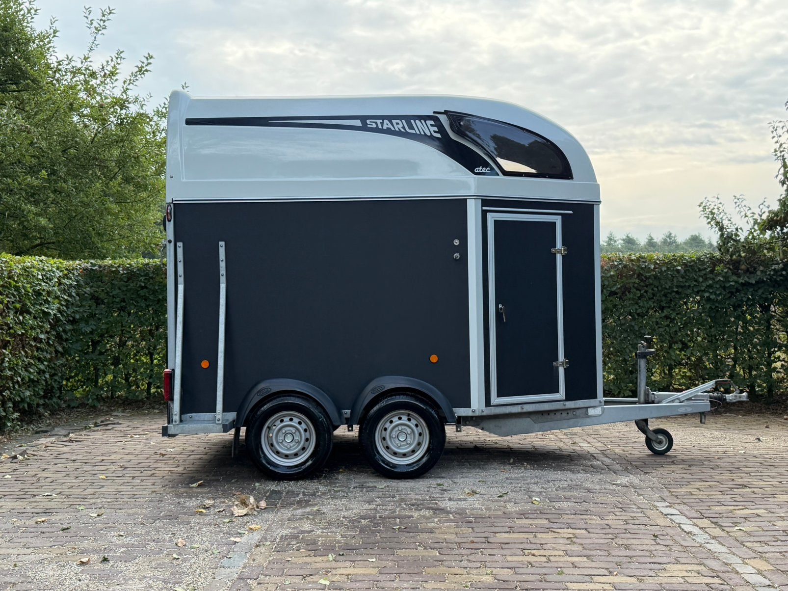 Prachtig mooie 2 paards atec, Dieren en Toebehoren, Ophalen, Aluminium, Zo goed als nieuw, 2-paards trailer