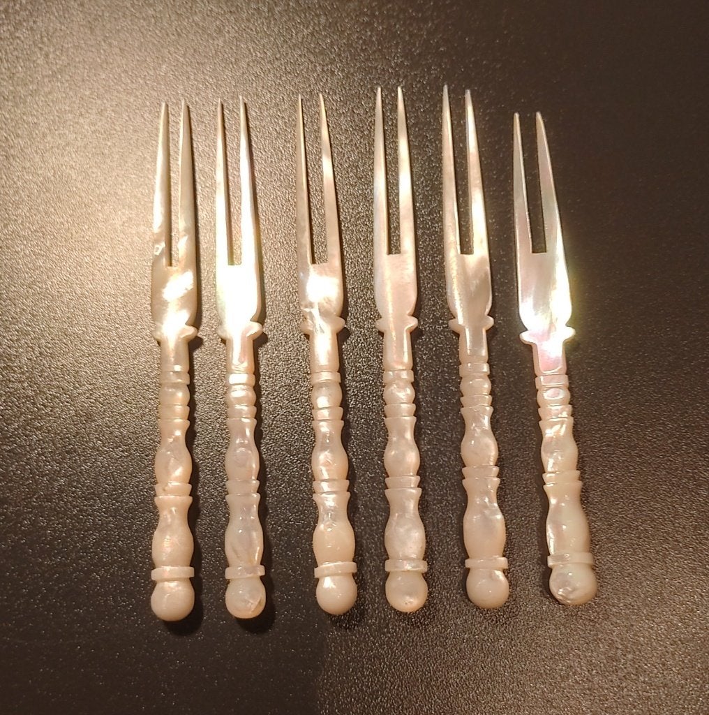 cocktailprikkers van parelmoer, Ophalen