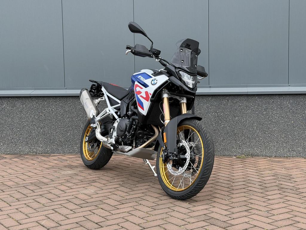 BMW F 900 GS Adventure AKRA | KEYLESS, Motoren, Einsteinlaan 5
2289 CC  Rijswijk, NL, 895 cc, Handvatverwarming, Meer dan 35 kW