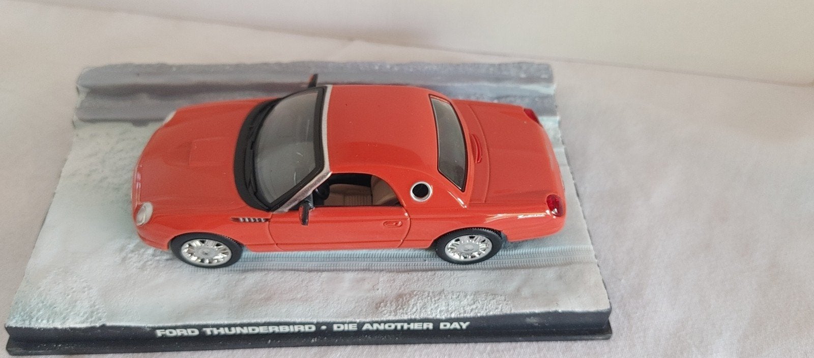James bond Collection 1:43 ford thunderbird, Verzenden, Zo goed als nieuw, Auto, Overige merken