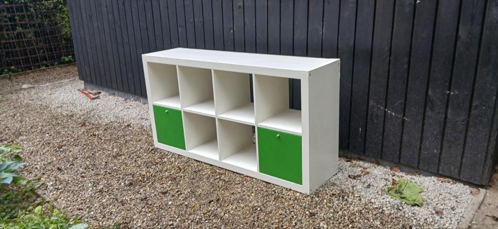 2 IKEA Kallax Kasten met 8 vakken en 2 groene deurtjes, Ophalen, Gebruikt