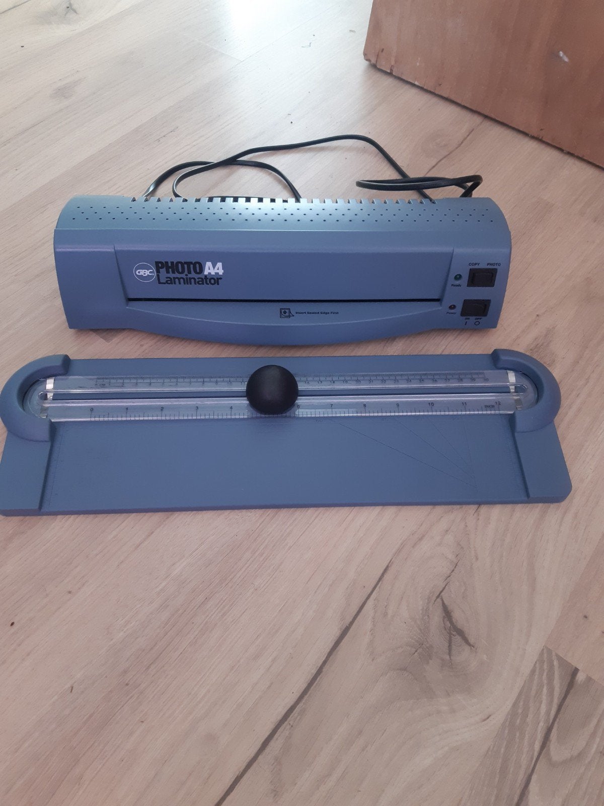 A4 laminator + trimmer, Diversen, Bureau-accessoires, Ophalen of Verzenden, Zo goed als nieuw
