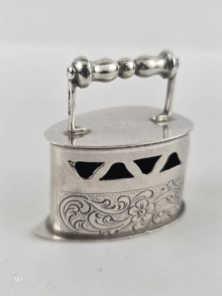 Zilveren miniatuur Strijkijzer                          Z105, Antiek en Kunst, Ophalen of Verzenden, Zilver
