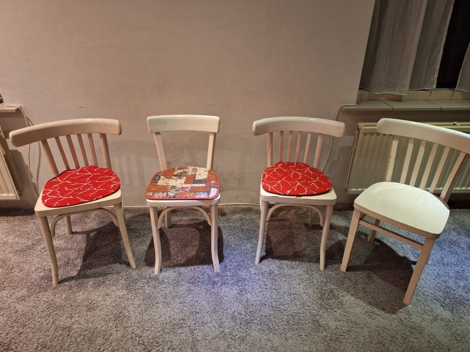 gratis afhalen stoelen en stoelkussentjes, Ophalen, Gebruikt, Wit, Vier