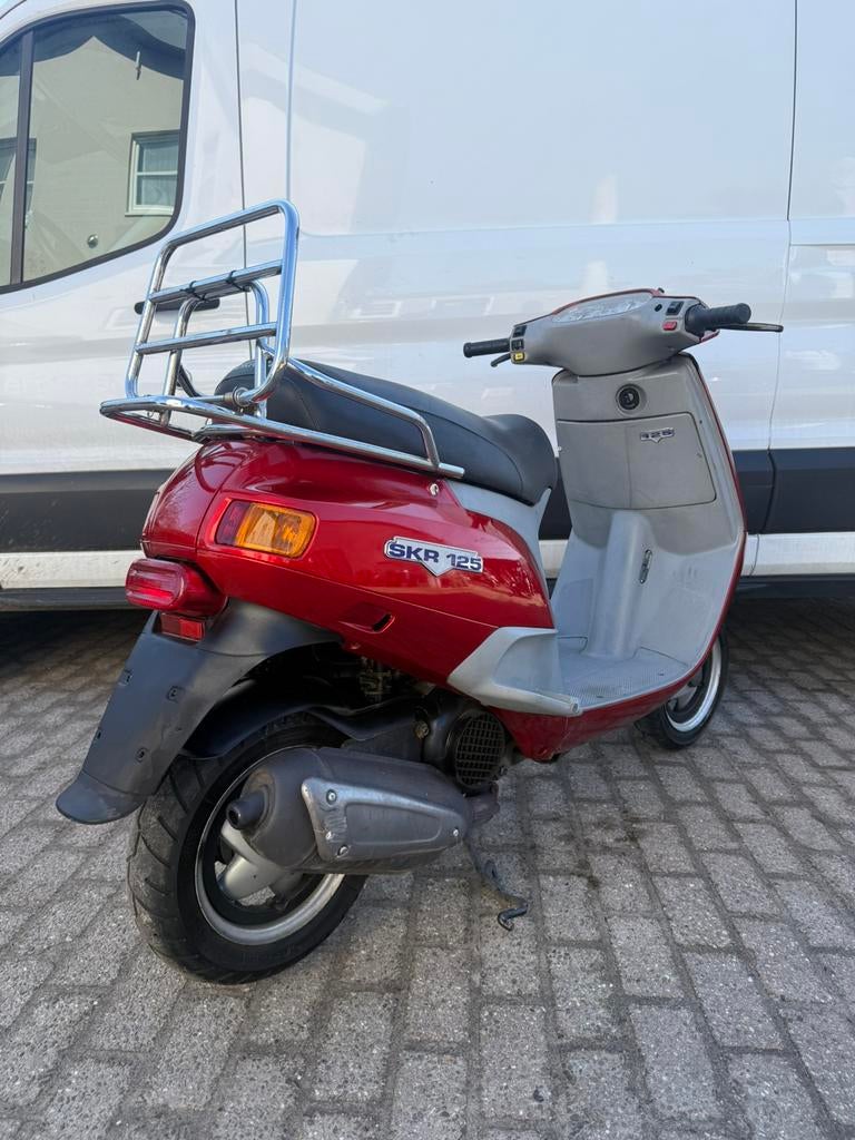⭐️Piaggio skr 125 2 takt nette staat 16687 km⭐️, Ophalen of Verzenden, Zo goed als nieuw, Tweetakt, Overige modellen