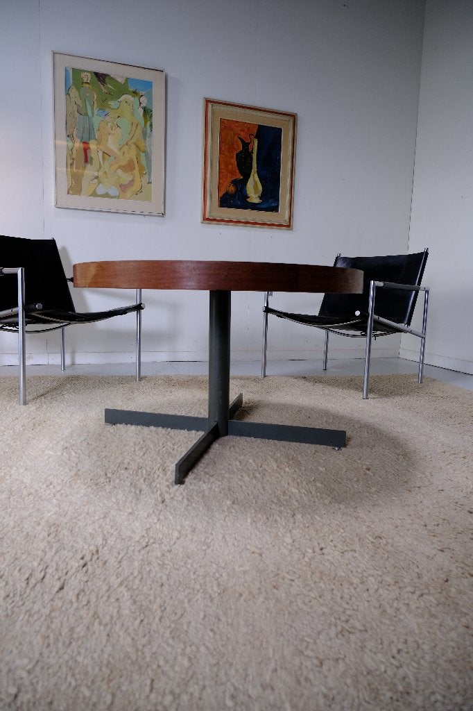 bijzet tafel (Rond, Pastoe, Spectrum), Gebruikt, Metaal of Aluminium, 55 tot 75 cm, X