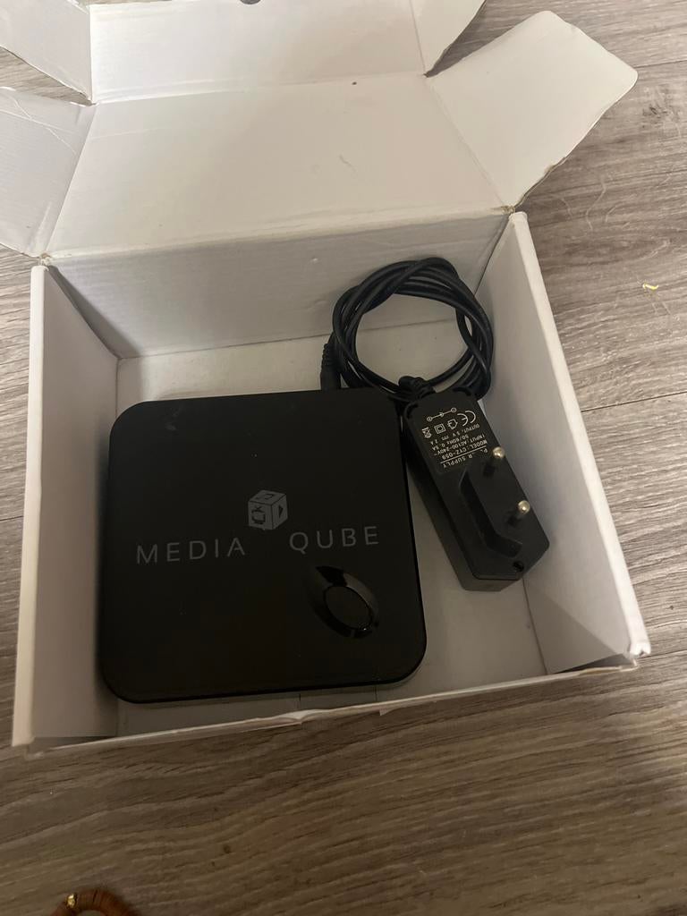 Media Qube TV Box - Live TV, Films & Series, Ophalen of Verzenden, Zo goed als nieuw, HDMI, Zonder harde schijf