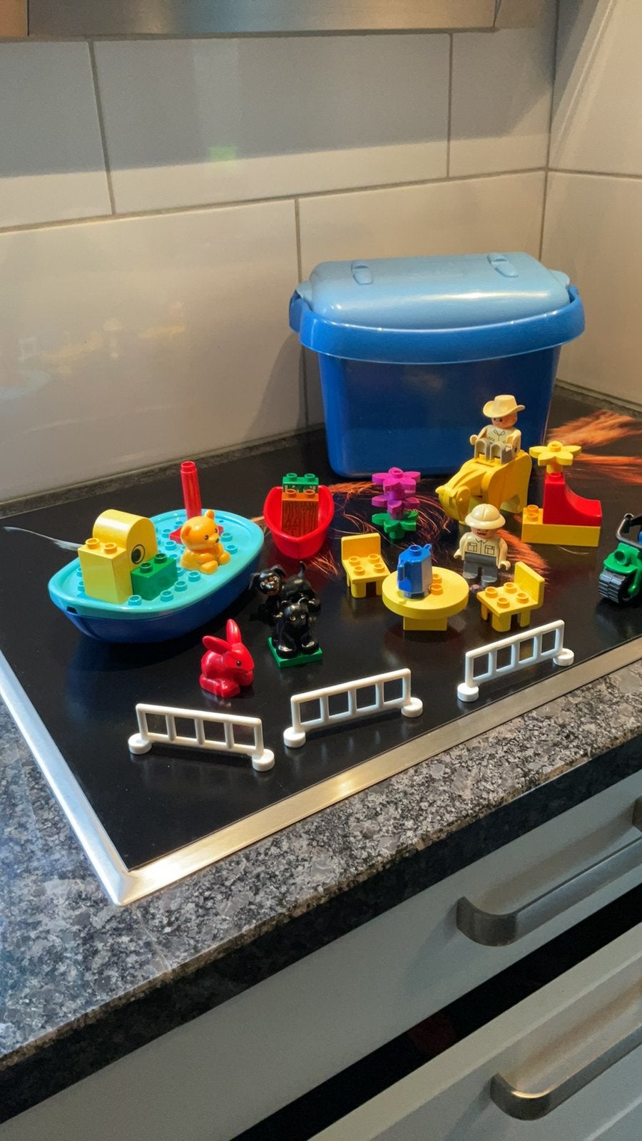 Lego duplo mooi stetje van alles wat met opbergdoos, Kinderen en Baby's, Speelgoed | Duplo en Lego, Ophalen of Verzenden, Zo goed als nieuw