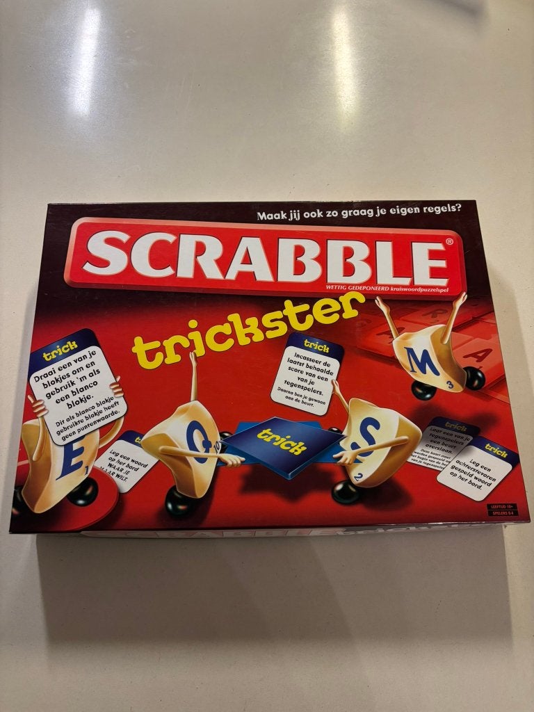 Mattel scrabble trickster bordspel 2-4 spelers als nieuw!, Een of twee spelers, Ophalen of Verzenden, Zo goed als nieuw, Mattel