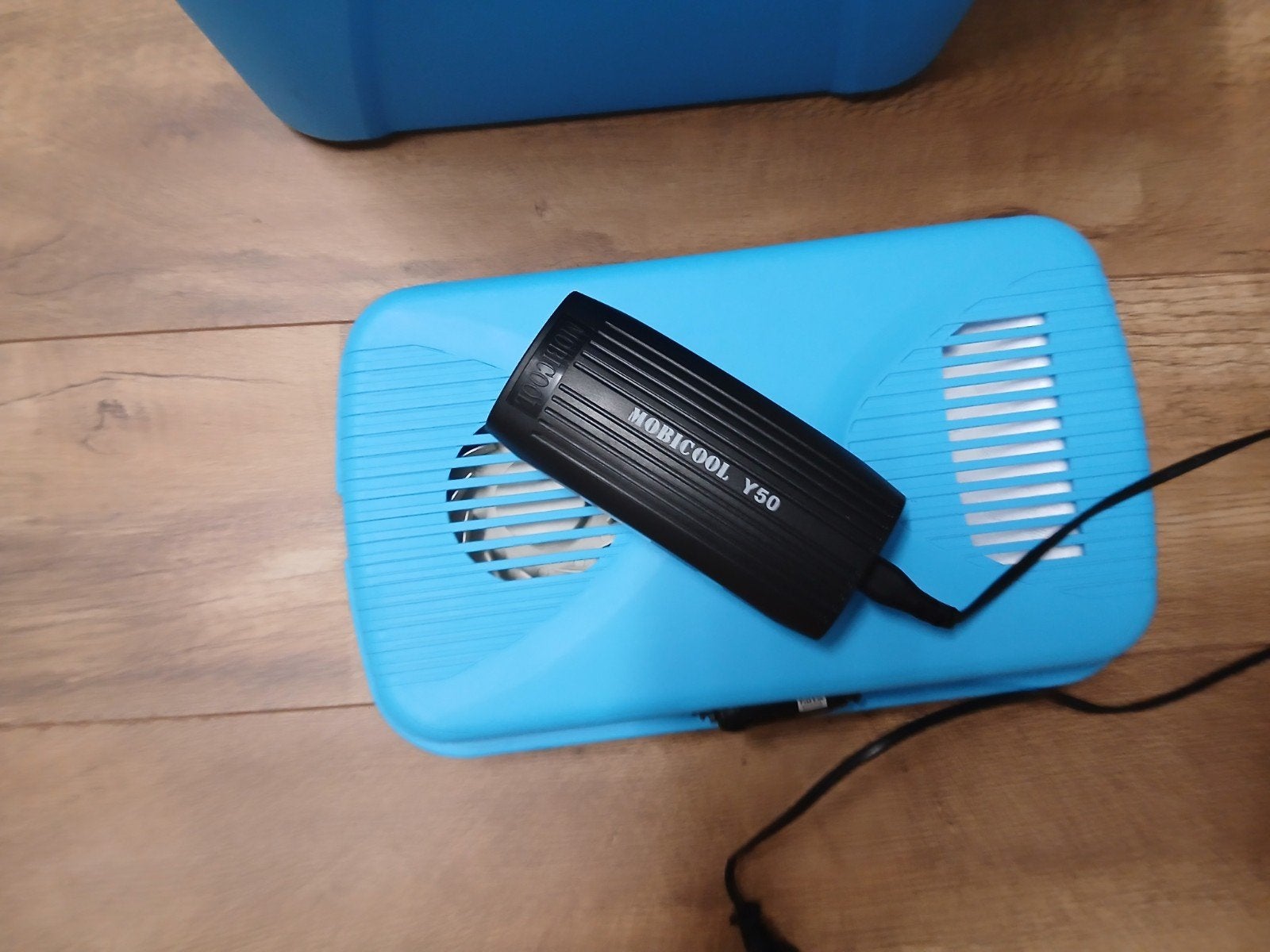Elektrische koelbox 22L met 12V/220V adapter, Caravans en Kamperen, Koelboxen, Ophalen of Verzenden