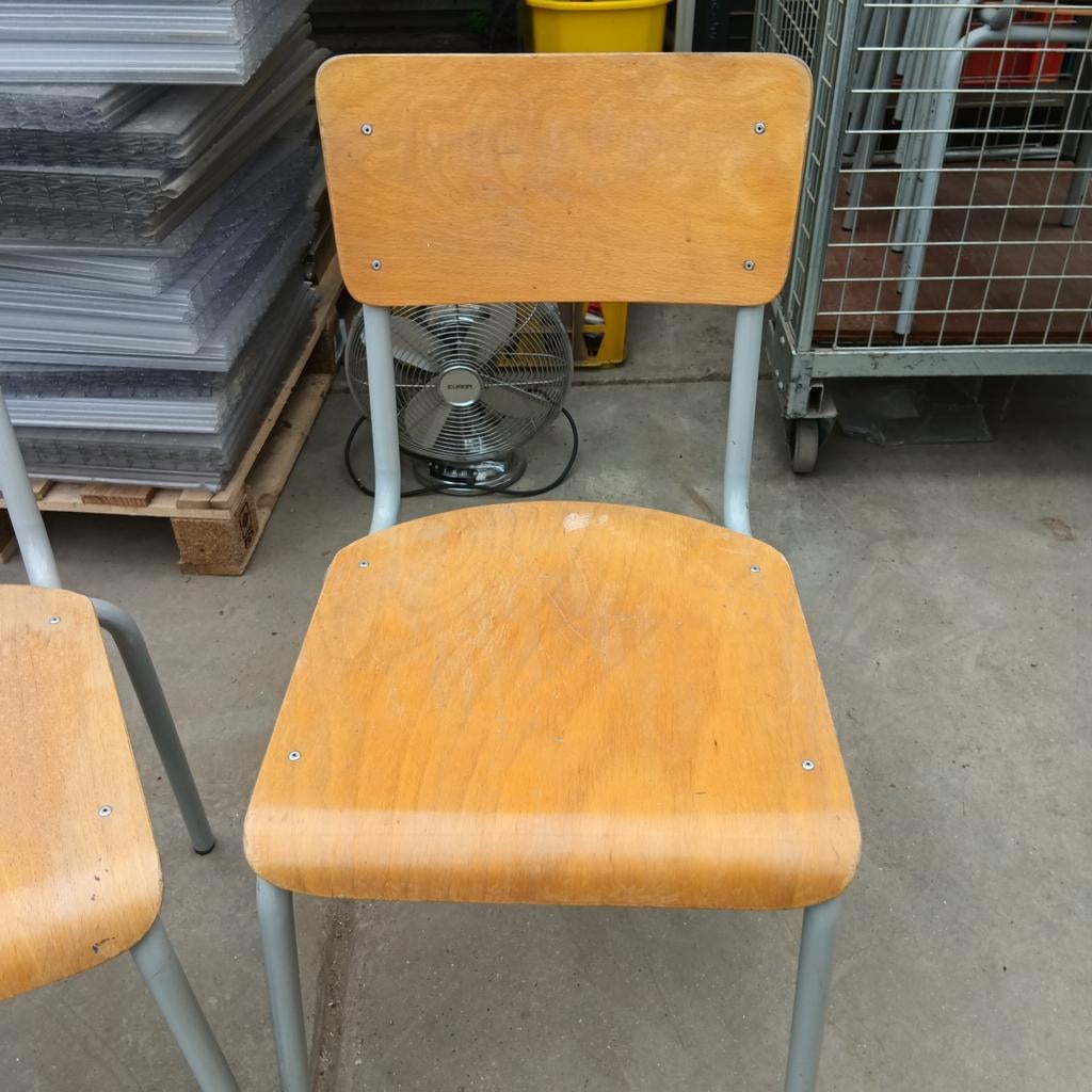 4 Retro schoolstoelen, Huis en Inrichting, Stoelen, Ophalen, Gebruikt, Bruin, Vier