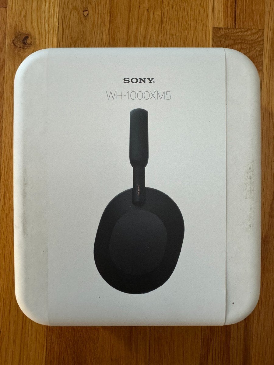Verzegelde Sony WH-1000XM5 + factuur twv € 249,00