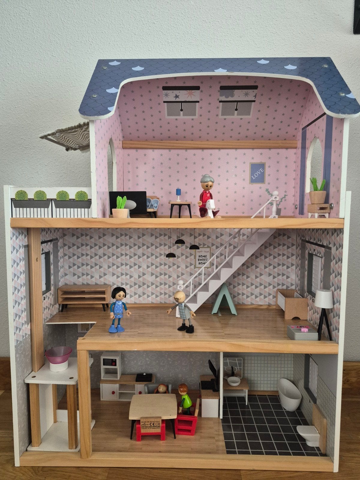 Groot Houten Poppenhuis met Meubels en Poppen, Ophalen, Zo goed als nieuw, Poppenhuis