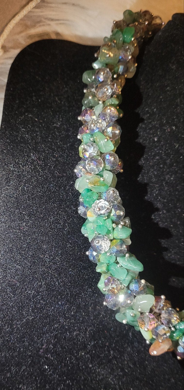Prachtige ketting met groene edelstenen en kristallen, Sieraden, Tassen en Uiterlijk, Kettingen, Met edelsteen, Nieuw, Ophalen of Verzenden