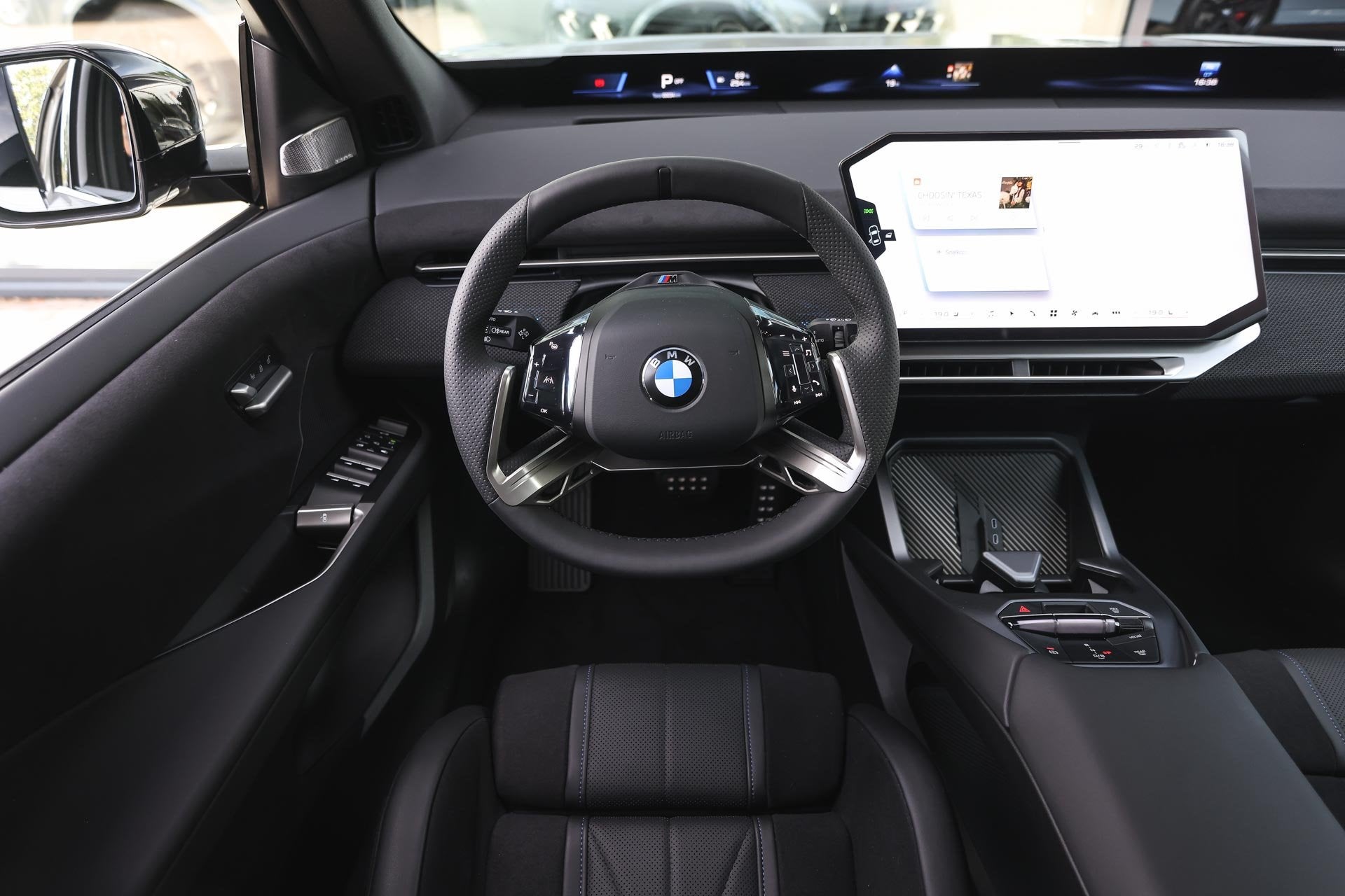 BMW iX3 40 eDrive M Sport / Panoramadak / Trekhaak / 3D Head, Auto's, Automaat, Dealer onderhouden, Achterwielaandrijving, Zwart
