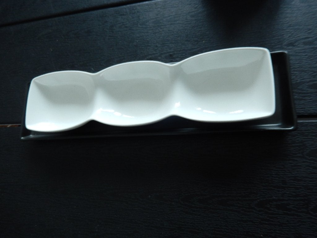 Zwarte platte schaal met witte bakjes 45/11 cm (zgan), Huis en Inrichting, Woonaccessoires | Schalen en Manden, Ophalen, Zo goed als nieuw
